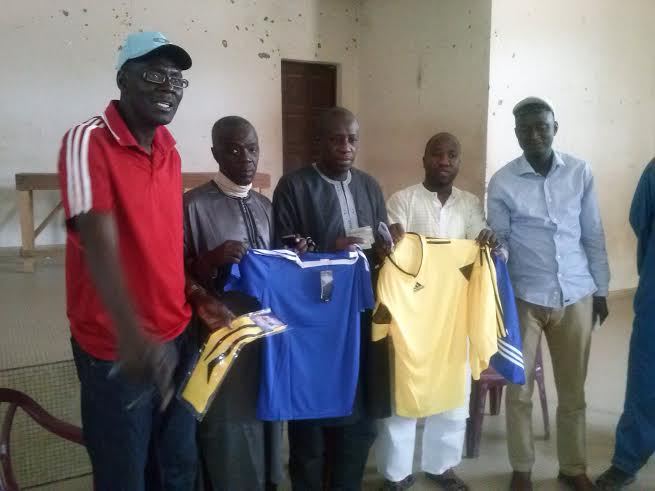 El Malick Seck offre deux jeux de maillots, une enveloppe financière et va sponsoriser le club Mbaxaan de la zone Nord