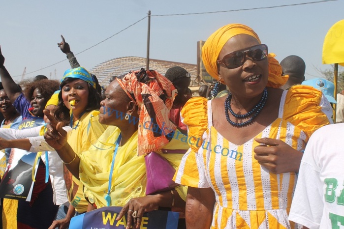 Les premières images de la forte mobilisation des militants du Pds devant la permanence El hadj Amadou Lamine Badji