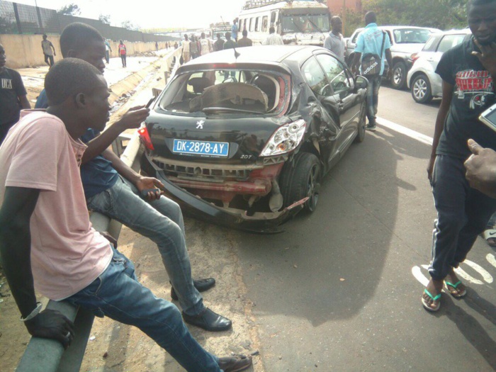 AUTOROUTE A PÉAGE : Collision entre un car "N'diaga N'diaye" et une 206 (Images)