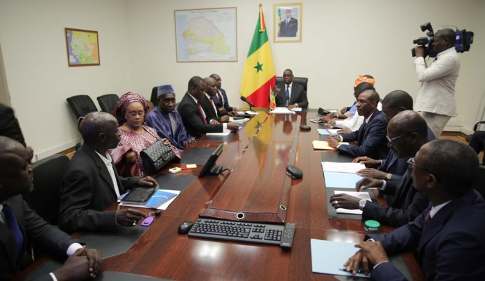 Macky Sall à l'opposition : «J’ai fait mieux que Diouf et Wade (...) Je suis resté 1 an en tant que président de l'Assemblée nationale sans sortir à la RTS parce que j'avais des problèmes avec Wade et c'est vous, Oumar Sarr qui faisiez ça»