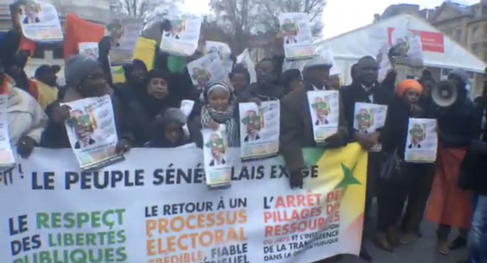 " MACKY SALL DÉGAGE! LE PAYS A MAL " : L'opposition crie son mal être à la place de la République, à Paris