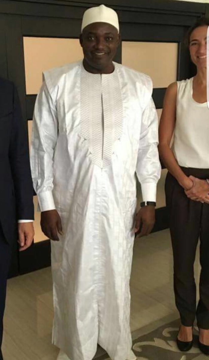 SÉNÉGAL/GAMBIE : Le président Adama Barrow dans les habits de Macky Sall 