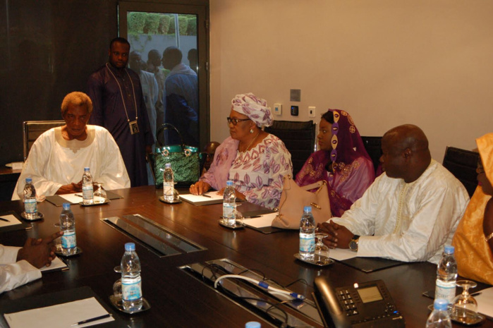 LÉGISLATIVES : BBY de Guédiawaye présente ses candidats à Serigne Abdou Karim Mbacké (IMAGES)