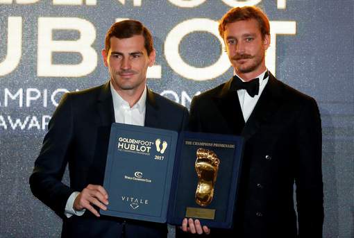 Iker Casillas reçoit le Golden Foot Award 2017