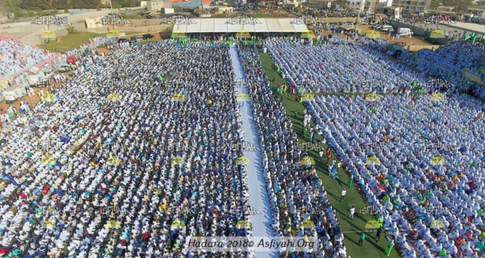 24 photos: Vue Aérienne de la Hadratoul Jumma de ce Vendredi 11 Mai au Stade Amadou Barry