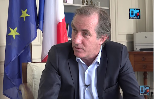 Vous permettez, Monsieur l’Ambassadeur de France?