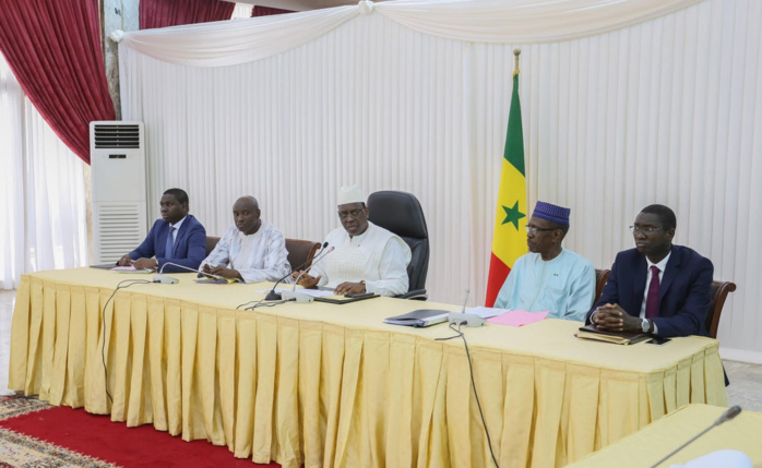 Parrainage : Macky Sall reçoit la commission ad hoc avant le passage du projet de loi au Parlement (Images)