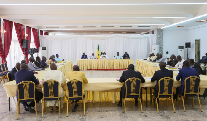 Parrainage : Macky Sall reçoit la commission ad hoc avant le passage du projet de loi au Parlement (Images)