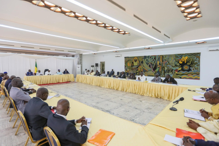 Parrainage : Macky Sall reçoit la commission ad hoc avant le passage du projet de loi au Parlement (Images)