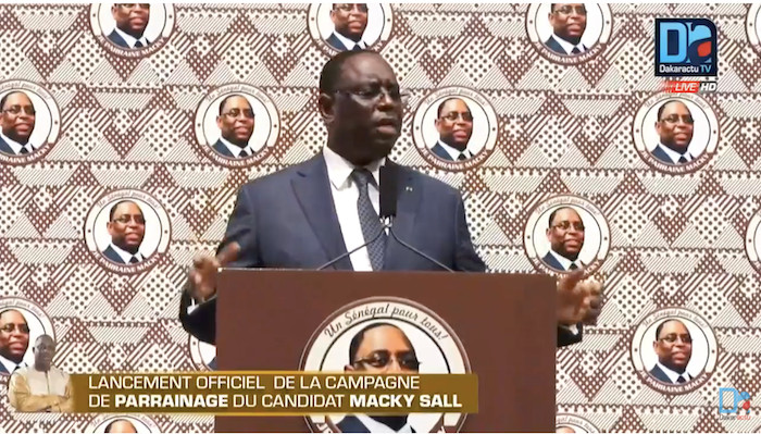 Macky Sall à ceux qui menacent de toujours marcher sur le palais : "Je n'y vais que pour travailler, après je rentre chez moi. Le palais ne me fascine pas, s'ils veulent je les invite là-bas ! "