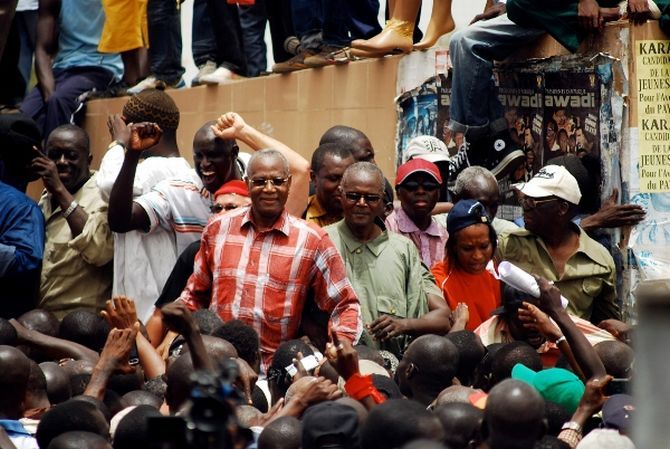 Main tendue de Wade:Pourquoi Benno Siggil Sénégal doit la refuser ?