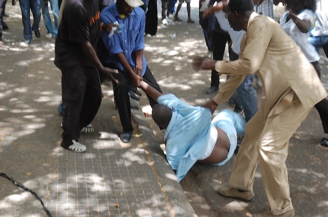 Agression d’Alioune Tine : les photos de l’horreur qui interpellent le procureur.