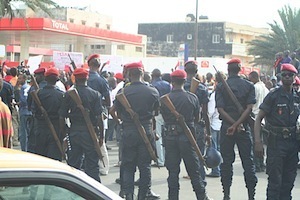 Recrutement de nouveaux policiers : « Ce n’est pas sérieux, c’est une mesure va-t-en-guerre » (Macky Sall) 