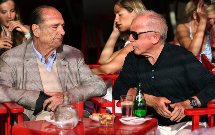 Jacques Chirac : on sait pourquoi il porte une attelle « Une petite chute après la douche »