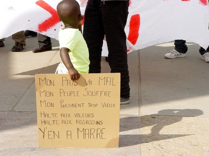 "Mon pays va mal", s'indigne ce bébé.