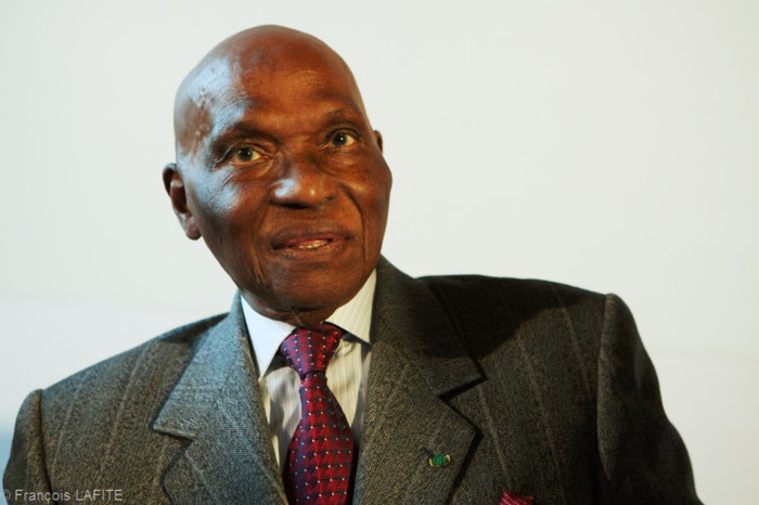 Me Abdoulaye Wade à ses proches : « Je ne serai pas candidat en 2012. »