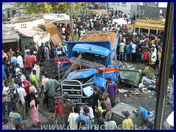 Un accident spectaculaire à Rebeuss. (PHOTOS ) 