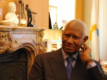 Du lycée au palais : Abdou Diouf ouvre son album-souvenirs