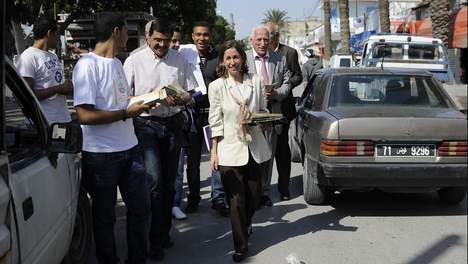 Les Tunisiens votent librement pour la première fois