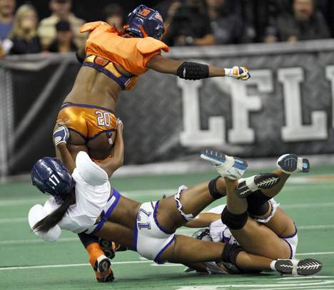 Bagarre entre joueuses dans un match de "foot lingerie" (vidéo - photos )