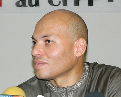 Karim Wade prend ses routes pour des voies digestives (le commentaire du jour de Cheikh Yérim Seck).