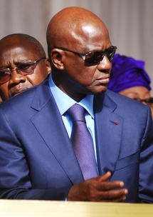 Abdou Aziz Sy, le fils de Cheikh Tidiane Sy, libéré à 11h 50 mn. 