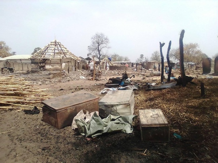 Violent incendie de Sourouyel (Kolda) Moussa BaldÃÂ© (MAER) au chevet des sinistrÃÂ©s.