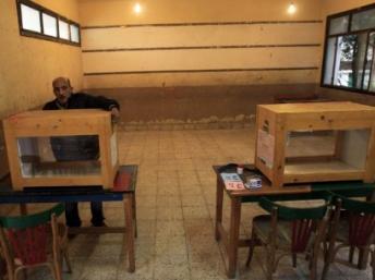 Ouverture des bureaux de vote en Egypte pour les premières élections législatives post-Moubarak