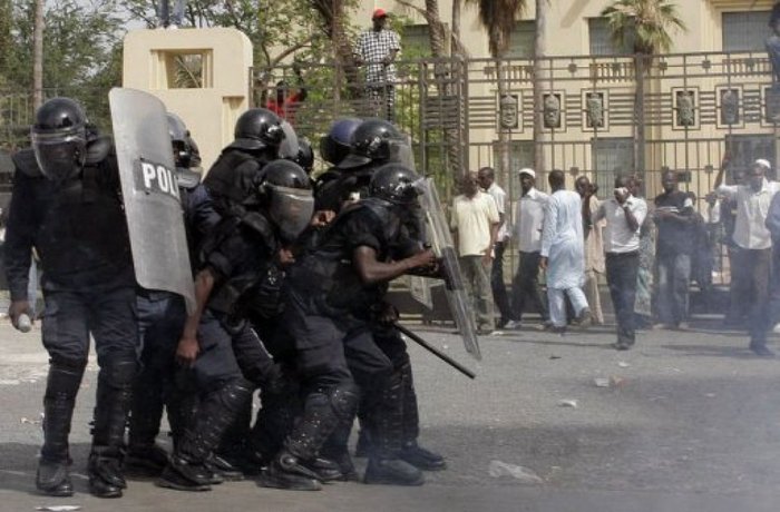 Wade ordonne le déblocage de plus de 3,63 milliards pour armer les forces de l’ordre