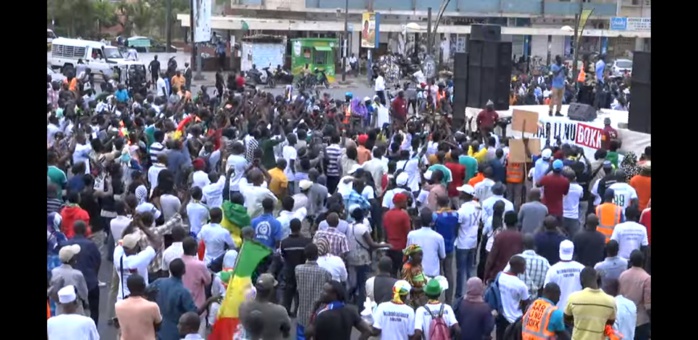 Mobilisation "Aar Li Nu Bokk" de ce Samedi : Environ 400 personnes estimées.  Va t-on vers un essoufflement ou serait-ce la concurrence de la CAN ?