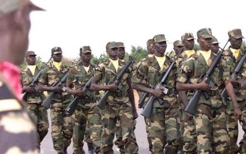 Ras le bol du Sénégal, Me Wade autorise la poursuite des rebelles en Gambie.