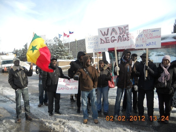 Rassemblement des Sénégalais de Montréal contre la candidature de Wade devant Radio Canada Internationale (TEXTE & PHOTOS)