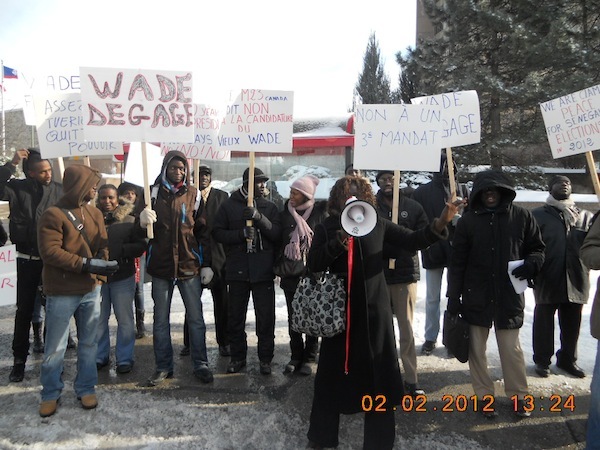 Rassemblement des Sénégalais de Montréal contre la candidature de Wade devant Radio Canada Internationale (TEXTE & PHOTOS)