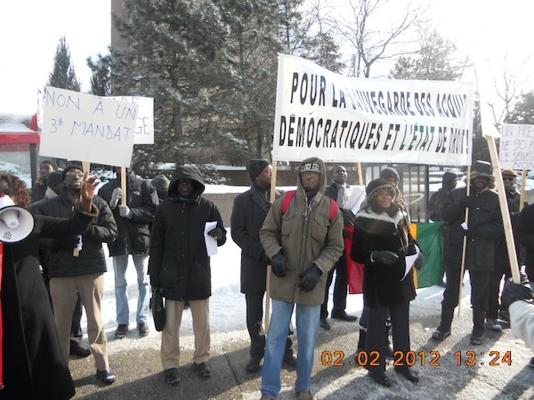 Rassemblement des Sénégalais de Montréal contre la candidature de Wade devant Radio Canada Internationale (TEXTE & PHOTOS)