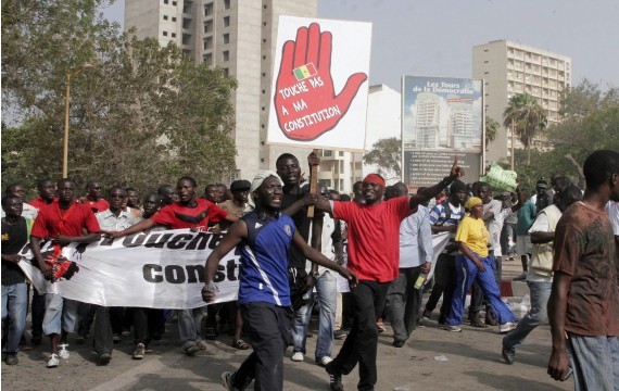 La personne touchée par balle est à côté d'Ali Baba