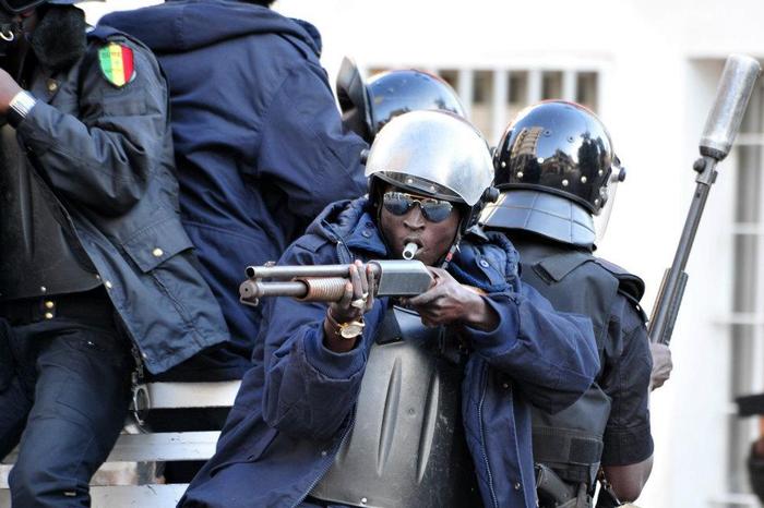 Les images-choc du face-à-face entre Ibrahima Fall et la police