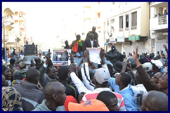 Regardez les images d'Idrissa Seck et Bara Tall en route hier vers la Place de l'Indépendance