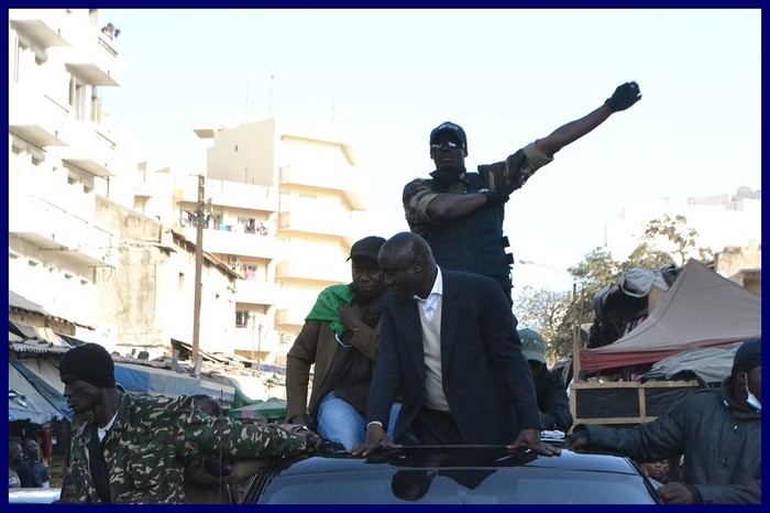 Regardez les images d'Idrissa Seck et Bara Tall en route hier vers la Place de l'Indépendance