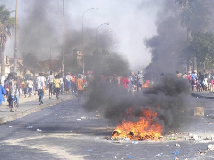 Regardez les images de la manifestation de Rufisque 