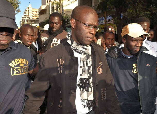 Dernière minute: La voiture de Cheikh Bamba Dièye visée par une grenade.