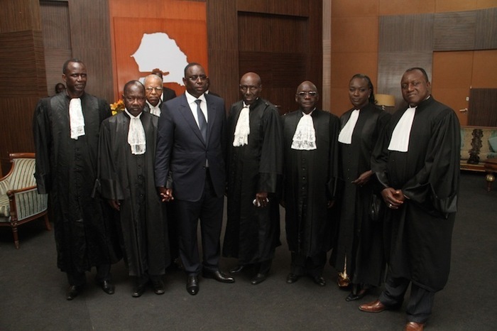 Le président Macky Sall et les membres du Conseil constitutionnel