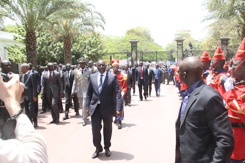 Macky Sall dos au mur