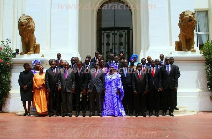 Historique! Voici les photos de famille du premier gouvernement de l'ère Macky Sall et les images du premier conseil des minsitres