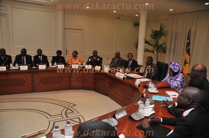 Le président et les ministres dans la salle du conseil des ministres (PHOTOS)