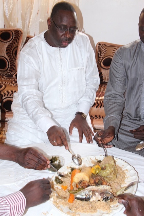 Le Président Macky Sall Partage Le Repas De Midi Avec Ses ...