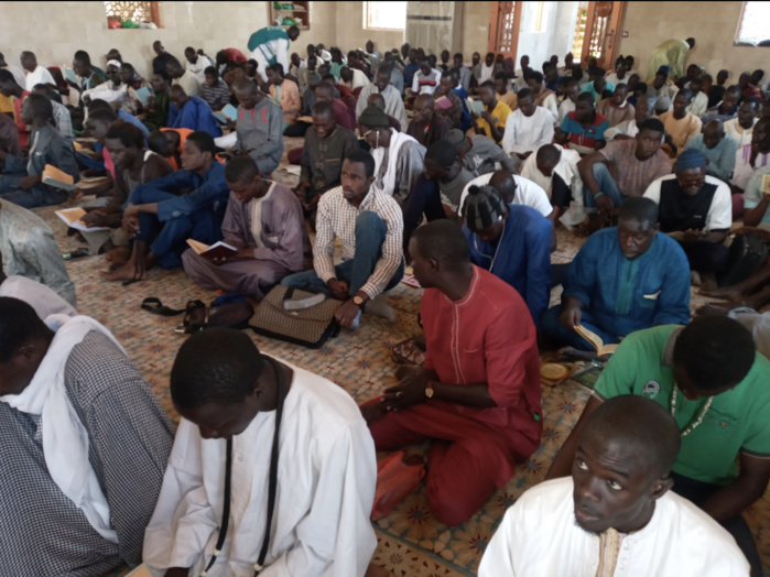 Covid 19 au Sénégal : Plusieurs exemplaires du Saint Coran récités à Massalikoul Jinaan pour implorer la protection d'Allah.