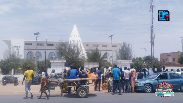 (IMAGES) TOUBA / Quand la mairie de Touba viole les règles de distanciation sociale.