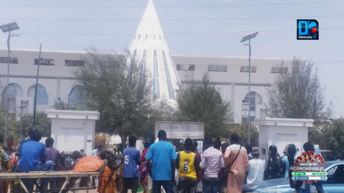 (IMAGES) TOUBA / Quand la mairie de Touba viole les règles de distanciation sociale.