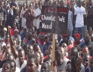 Encore une hausse des prix des denrées de première nécessité ! Quand l’absence d’opposition  nous mène tout droit vers le yonou yakhoulé (Par Aminata ndiaye)