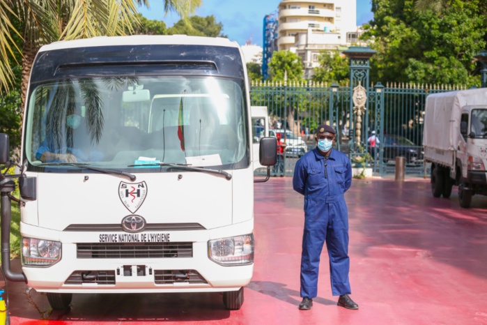 Palais : Le président réceptionne un important lot destiné au service d’hygiène.